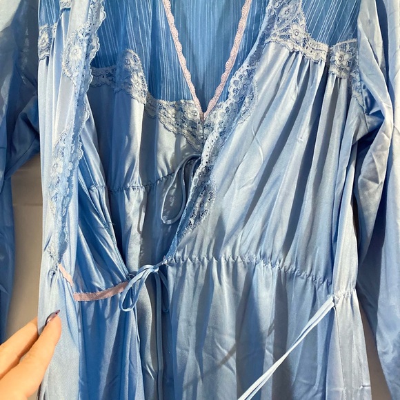 EUC vintage 2-piece stunning baby blue nightgown with cover up - Picture 4 of 11